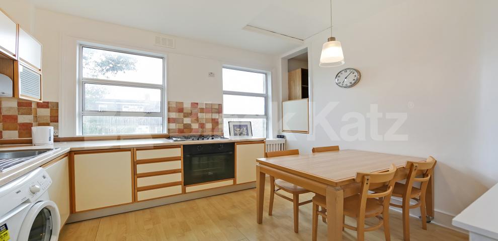 			LET, 3 Bedroom, 1 bath, 1 reception Maisonette			 Welham Road, Furzedown